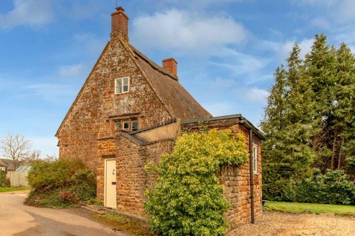 2 Bedroom Cottage To Rent In The Leys, Adderbury, OX17