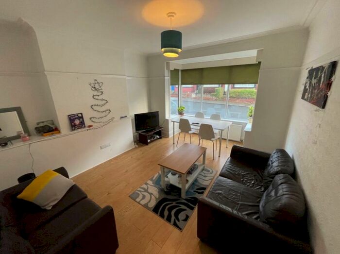 4 Bedroom Terraced House To Rent In Estcourt Avenue, Leeds, West Yorkshire, LS6