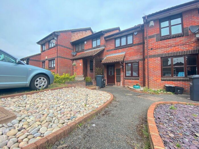 2 Bedroom Property To Rent In Campine Close, Cheshunt, Waltham Cross, EN8