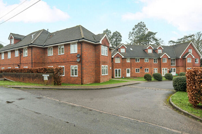 2 Bedroom Flat For Sale In Frensham Lane, Lindford, Hampshire, GU35
