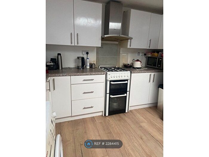 2 Bedroom Flat To Rent In Hounslow, Hounslow, TW3