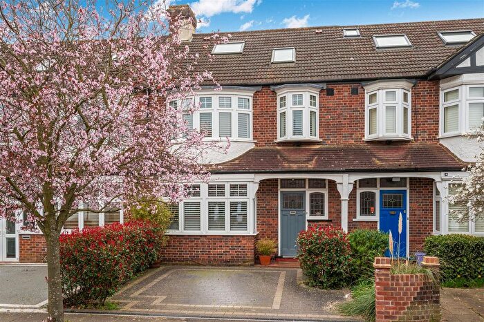 4 Bedroom Property To Rent In Southway, Raynes Park, SW20