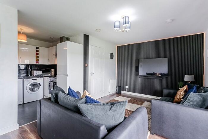 2 Bedroom Flat For Sale In Colonsay Way, Edinburgh, EH5
