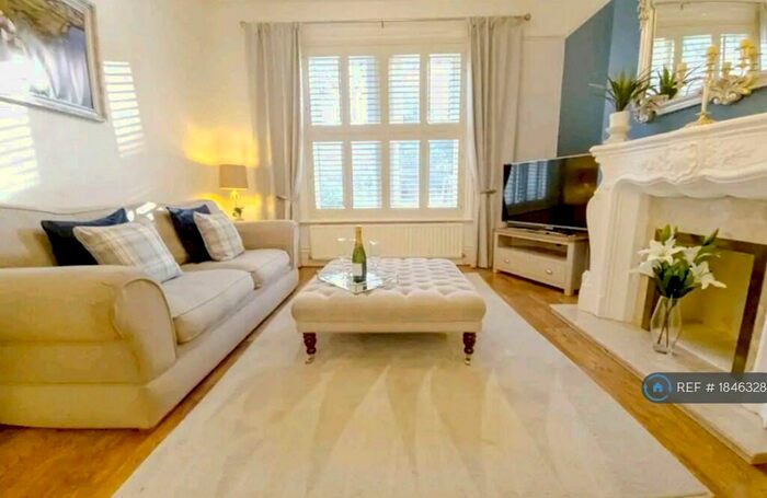 3 Bedroom Flat To Rent In Spencer Road, Bournemouth, BH1