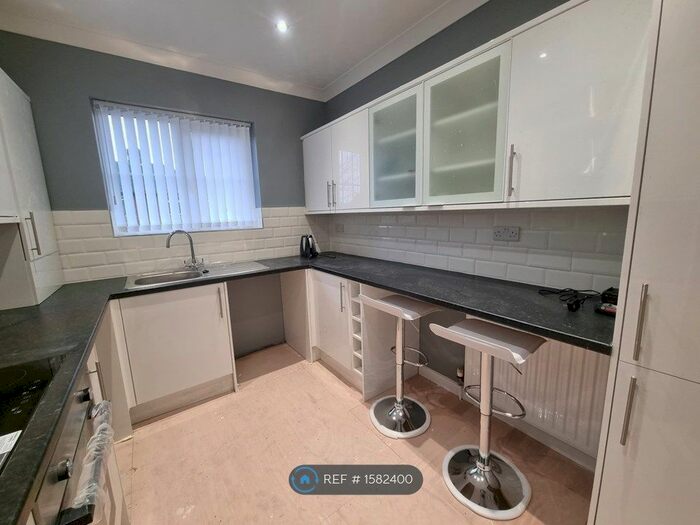 2 Bedroom Flat To Rent In Woodbury Road, Sheffield, S9