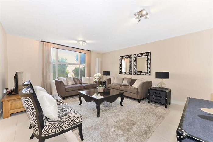 3 Bedroom Flat To Rent In St. Johns Wood Park, St Johns Wood, NW8