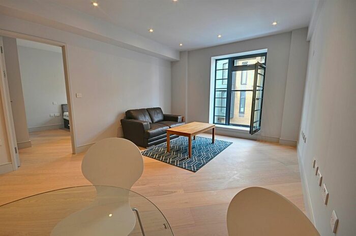 1 Bedroom Flat To Rent In Market Place, Brentford, TW8