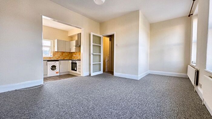 2 Bedroom Flat To Rent In Wellington Crescent, Horfield, Bristol, BS7