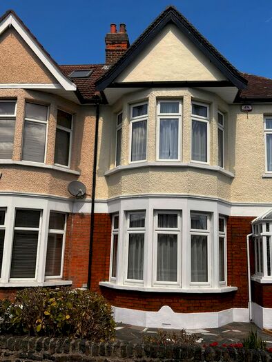 3 Bedroom End Of Terrace House To Rent In Meldrum Road, Ilford, IG3