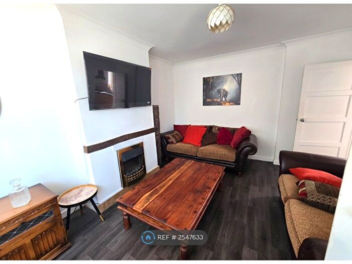 3 Bedroom Semi Detached House To Rent In Park Road, Woodsetton, Dudley, DY1