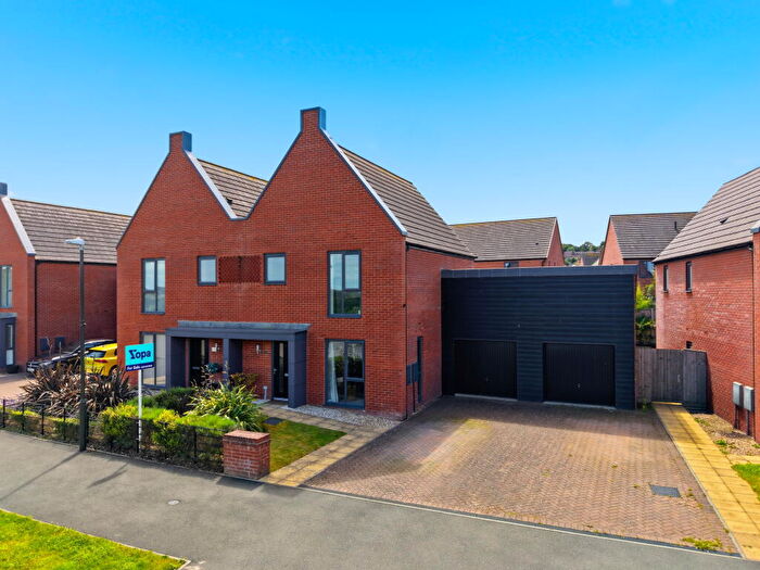 3 Bedroom Semi-Detached House For Sale In Hornbeam Drive, Chesterfield, S42