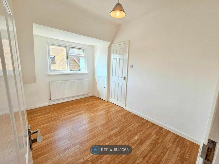 3 Bedroom Flat To Rent In Sipson Road, West Drayton, UB7