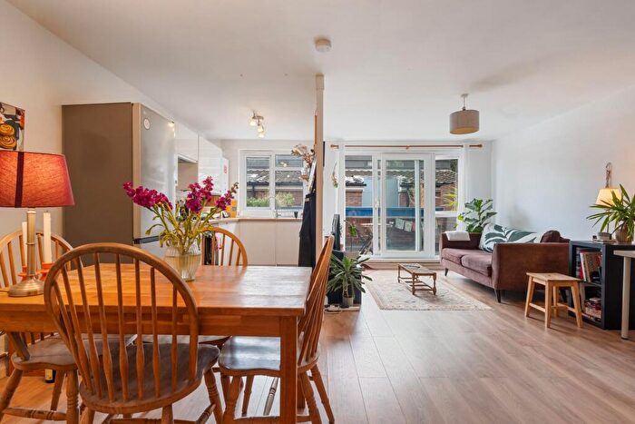 2 Bedroom Apartment To Rent In Berkeley Walk, London, N7