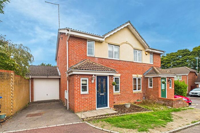 3 Bedroom Semi-detached House For Sale In Fitzroy Close, Bracknell, Berkshire, RG12