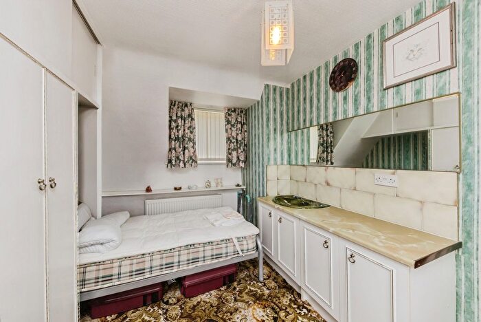 2 Bedroom End Of Terrace House For Sale In Sandgate Road, Macclesfield, Cheshire, SK10