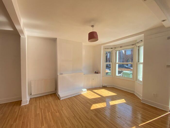 4 Bedroom Terraced House To Rent In Union Street, Dunstable, LU6