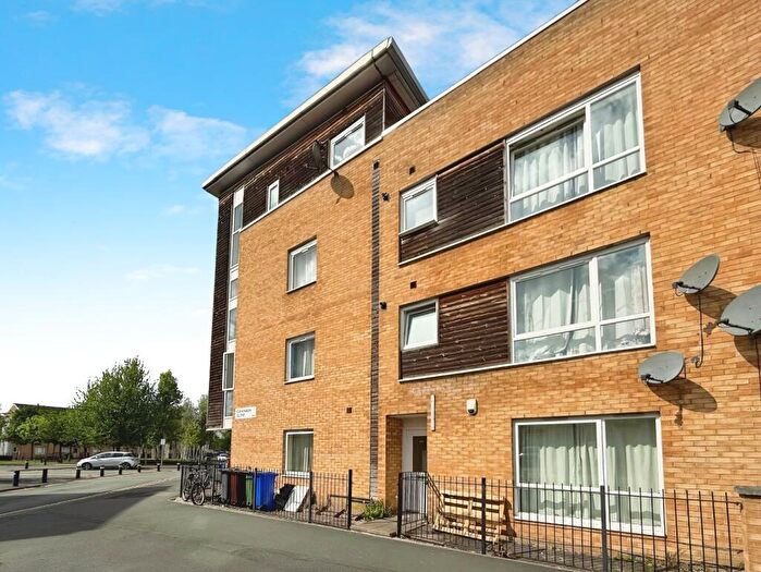 2 Bedroom Flat To Rent In Cavanagh Close, Grove Village, Manchester, M13