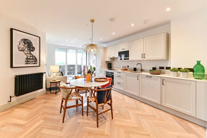 2 Bedroom Flat To Rent In Clifton Mansions, Park Avenue, London, NW2