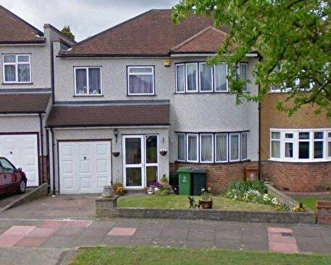 5 Bedroom Semi-Detached House To Rent In Wren Road, Bexley, Sidcup, DA14