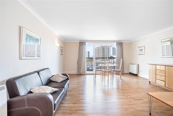 2 Bedroom Apartment To Rent In Lawn House Close, London, E14