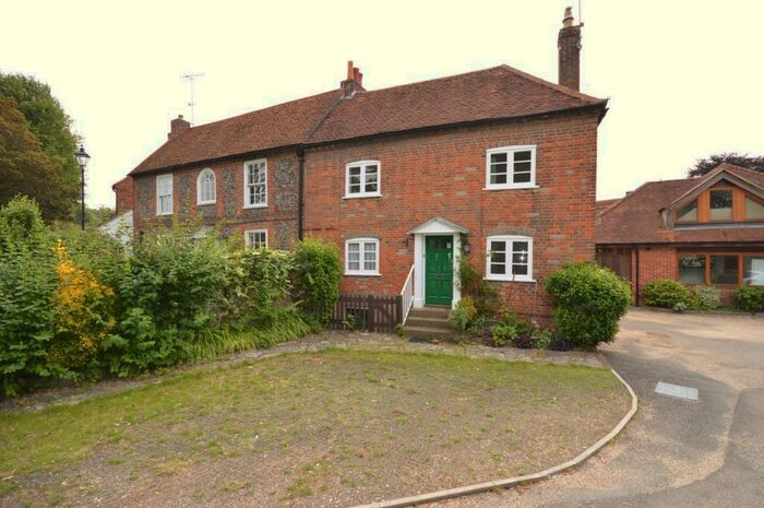 2 Bedroom Semi-Detached House To Rent In Priory Road, Chichester, PO19