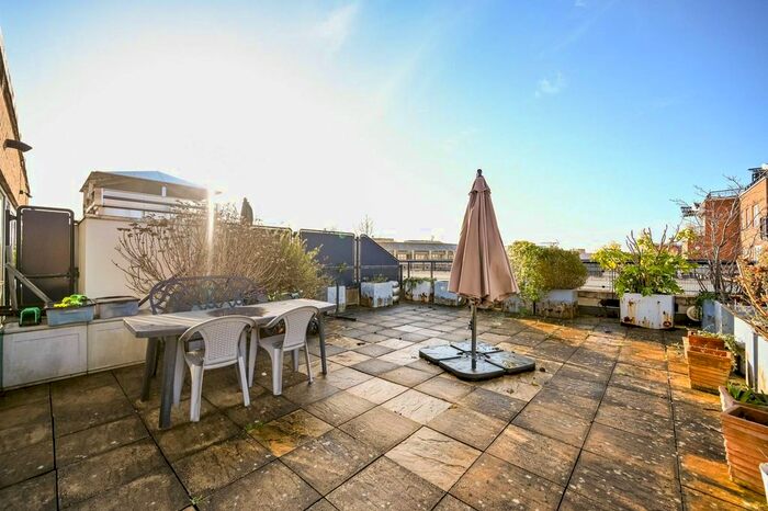 3 Bedroom Flat To Rent In Seven Kings Way, Kingston, Kingston Upon Thames, KT2