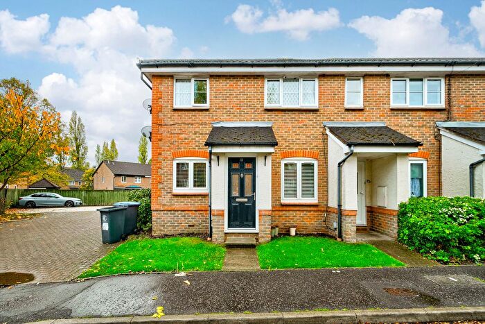 2 Bedroom Flat For Sale In Maybury Close, Loughton, IG10