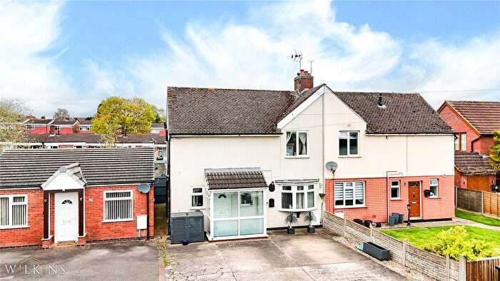 3 Bedroom Semi Detached House For Sale In Park Avenue, Polesworth, Tamworth, Warwickshire, B78