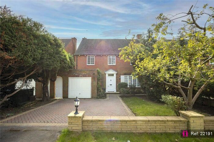 4 Bedroom Detached House To Rent In Fairgreen East, Barnet, EN4