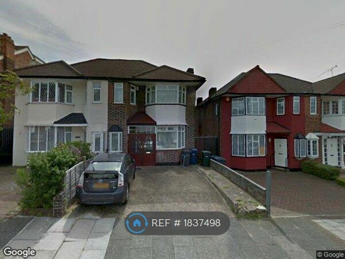 3 Bedroom Semi-Detached House To Rent In Summit Way, London, N14