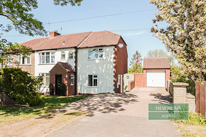 4 Bedroom Semi-Detached House For Sale In Hill Avenue, Grantham, NG31