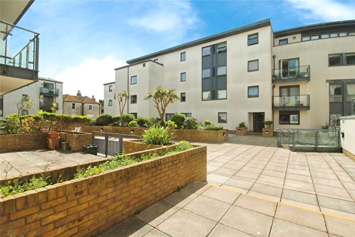 3 Bedroom Flat To Rent In West Street, Brighton, East Sussex, BN1