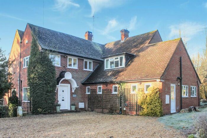 4 Bedroom Detached House For Sale In Stonehenge Road, Amesbury, Wiltshire, SP4