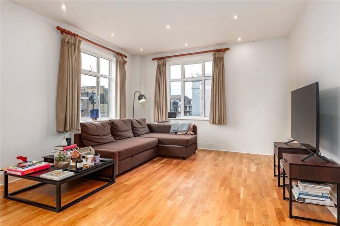 2 Bedroom Flat For Sale In Battersea Bridge Road, London, SW11