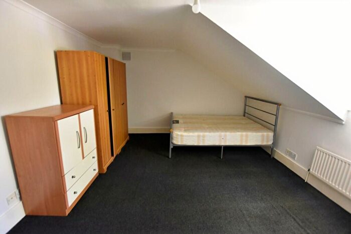 3 Bedroom Flat To Rent In Grosvenor Avenue, London, N5