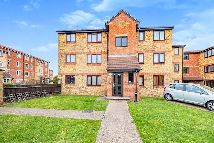 1 Bedroom Flat To Rent In Mull House, Himalayan Way, Watford, Hertfordshire, WD18