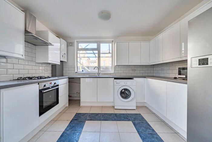 2 Bedroom Apartment For Sale In Camerton Close, London, London, E8