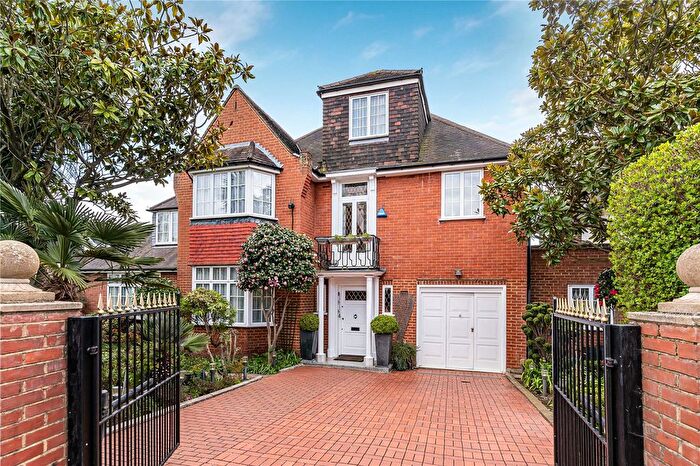 6 Bedroom Detached House For Sale In Beaufort Road, London, W5