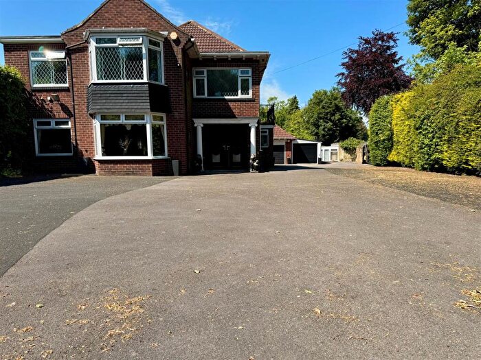 4 Bedroom Detached House For Sale In Harrogate Road, Leeds, LS17