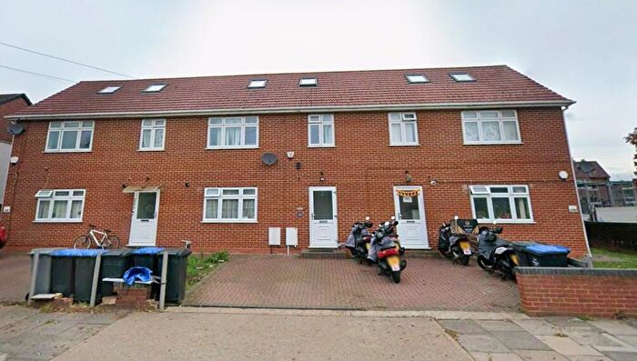 3 Bedroom Maisonette To Rent In The Mall, Harrow, HA3