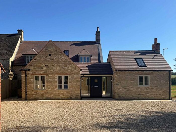 3 Bedroom Semi-Detached House To Rent In Mill Lane, Empingham, LE15
