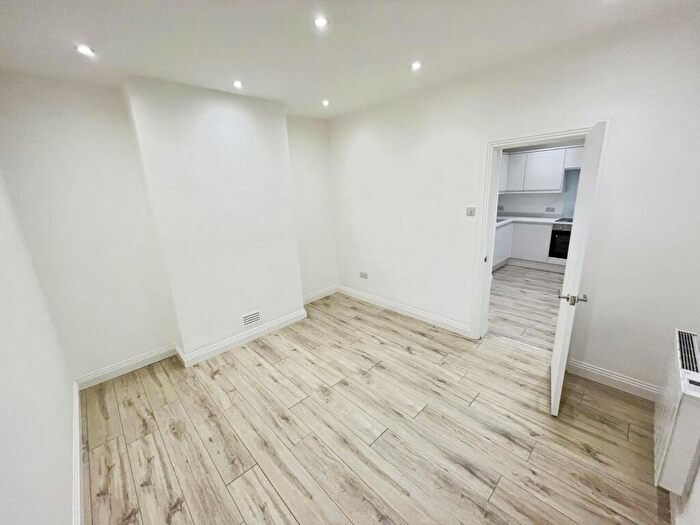 1 Bedroom Flat To Rent In Oxford Road, Reading, Berkshire, RG30