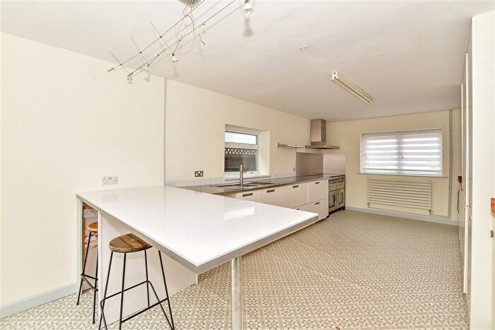 4 Bedroom Detached House For Sale In Furnace Lane, Lamberhurst, Kent, TN3