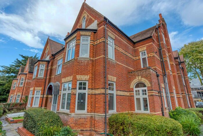 2 Bedroom Flat To Rent In St. Georges Court, Lemsford Road, St. Albans, Hertfordshire, AL1