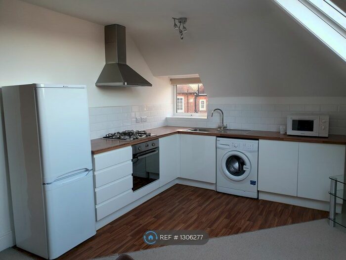 1 Bedroom Flat To Rent In Murray Road, Northwood HA6