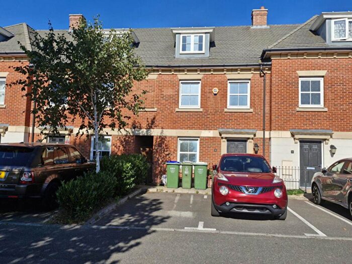 4 Bedroom House To Rent In Rainbow Road, Erith, DA8