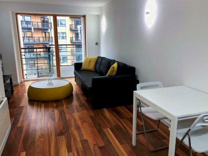 2 Bedroom Flat To Rent In Whitehall Waterfront, Riverside Way, Leeds, LS1