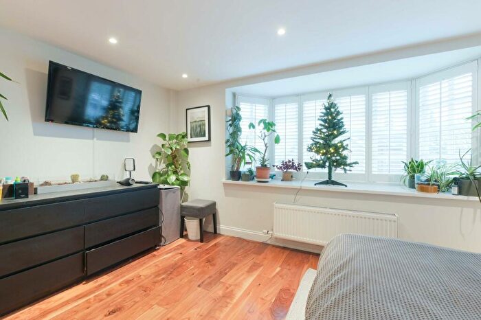 1 Bedroom Flat For Sale In Chessington Road, Ewell, Epsom, KT17