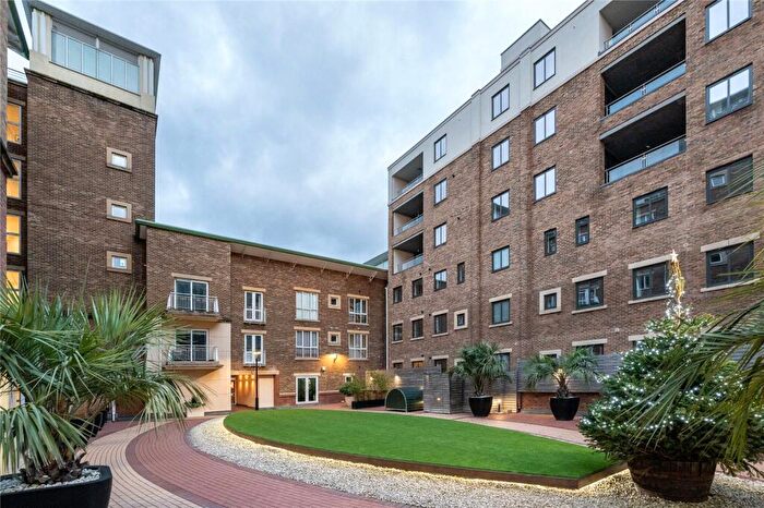 2 Bedroom Apartment To Rent In Mendip Court, Chatfield Road, Battersea, London, SW11