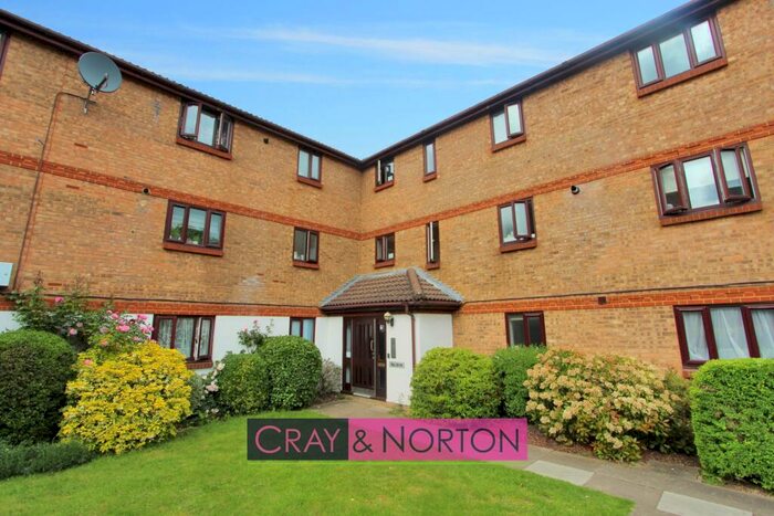 2 Bedroom Apartment To Rent In Burnham Gardens, Croydon, CR0